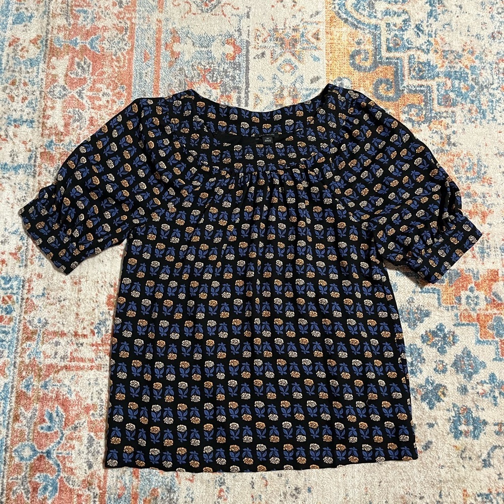 Ann Taylor blue floral print puff-sleeved top